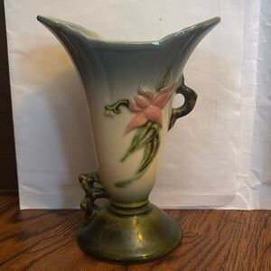 Hull pottery 1949 Woodland  2 handled vase